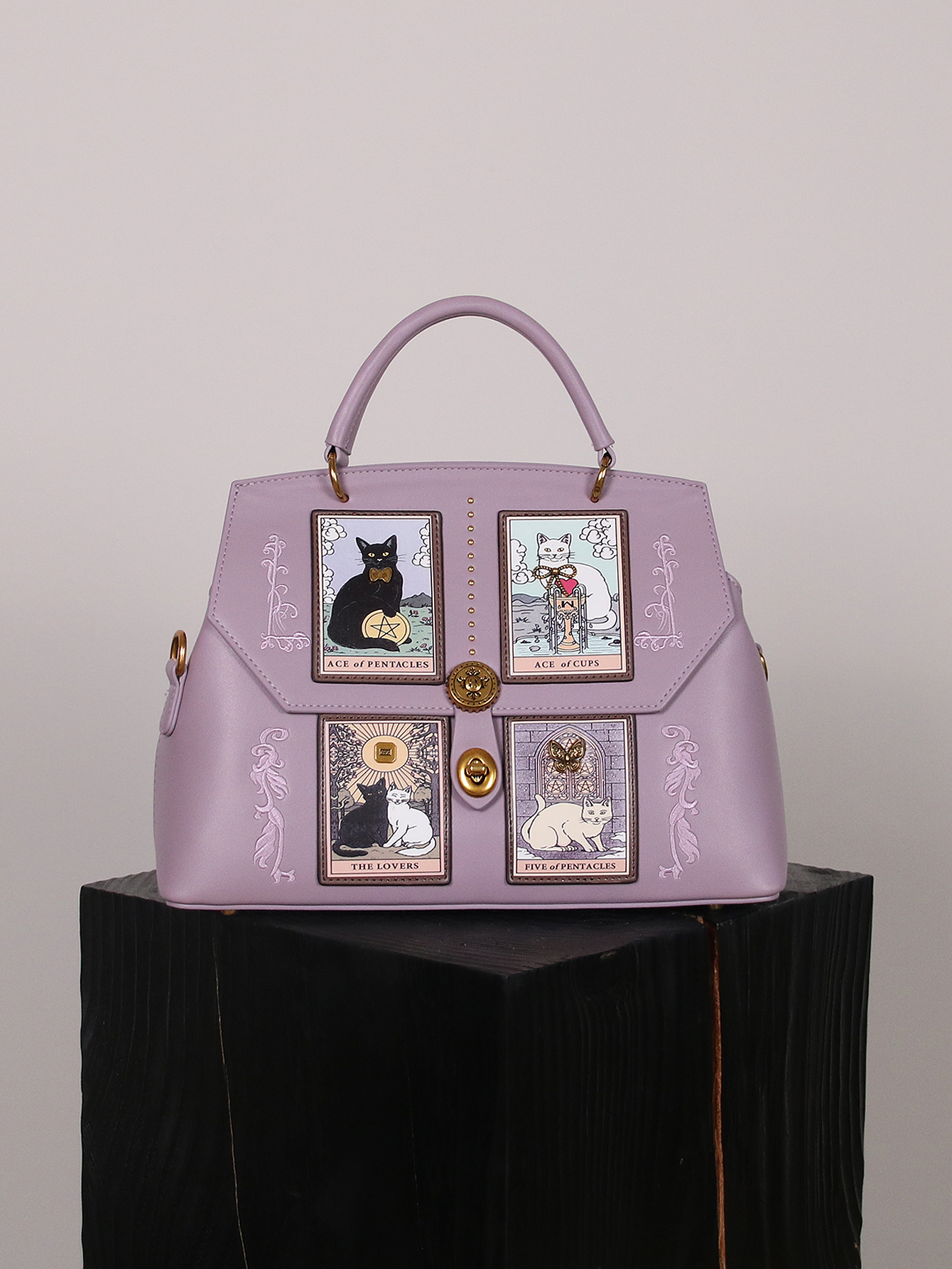 Vintage Fashion Patterns - Vintage and Luxury Handheld Tote Bag