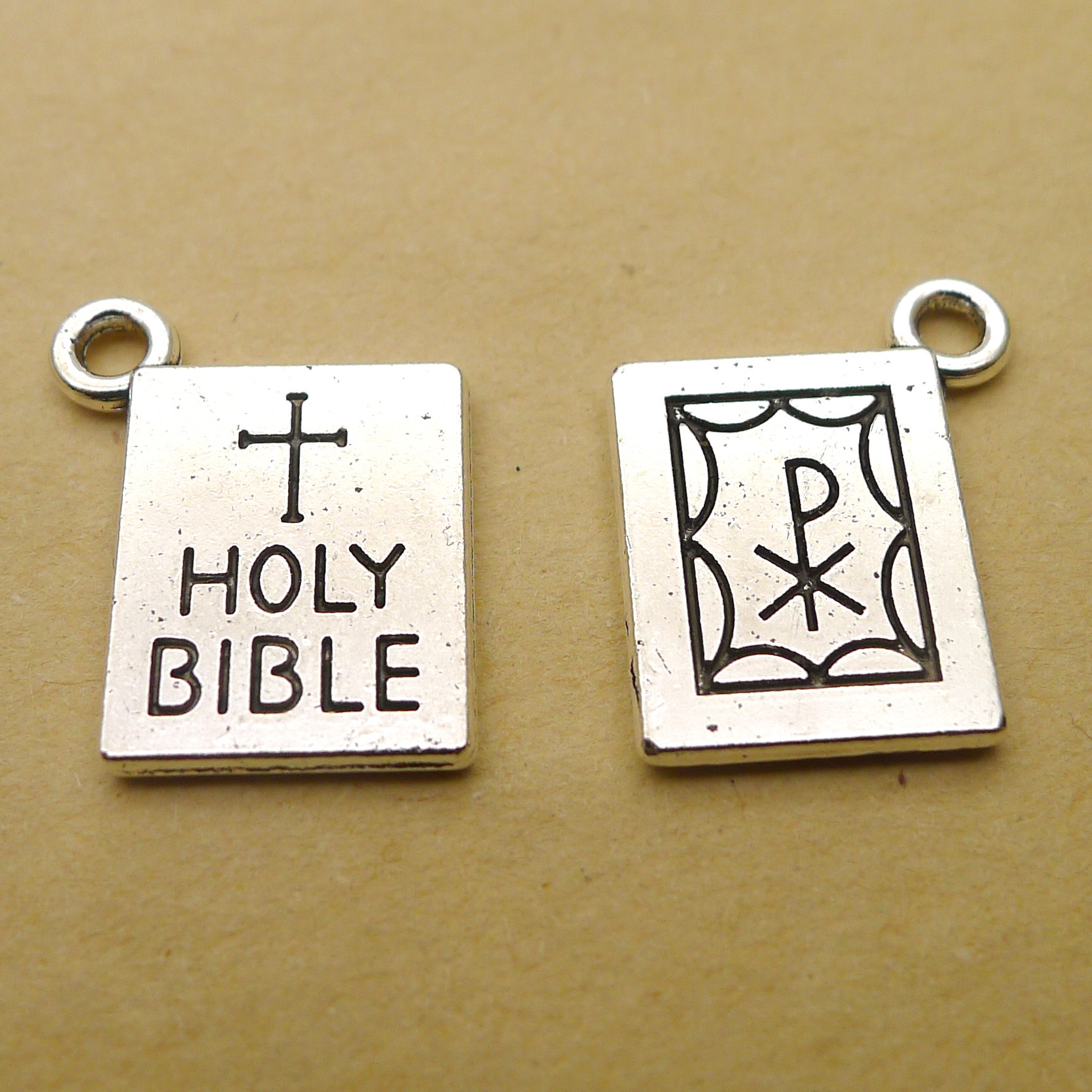 10Pcs/Lot Charms Book Holy Bib - огляд і ціна Vintage Fashion Coloring Book