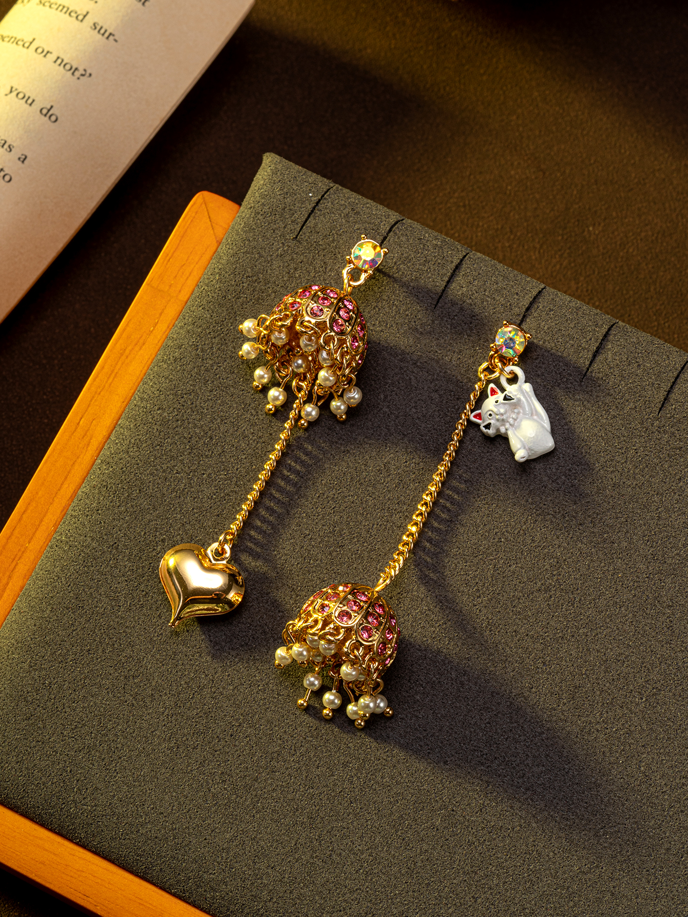 1 Pair of Vintage Rhinestone-E - огляд і ціна Quirky Vintage Fashion