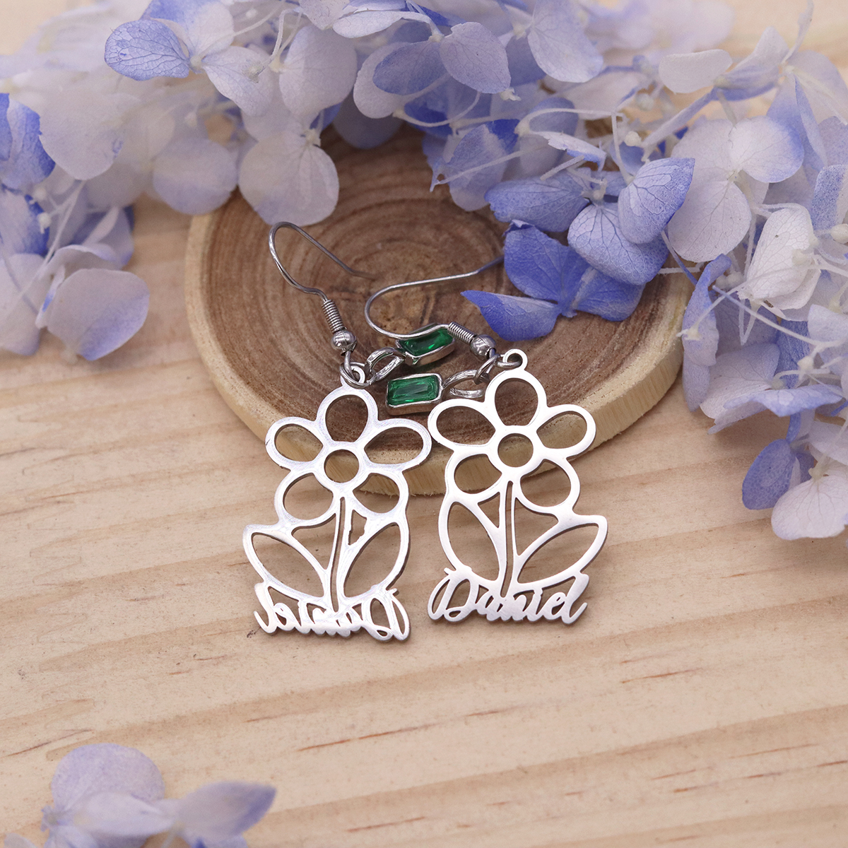 Chandler Vintage Flower Earrin - огляд і ціна Vintage Fashion Names