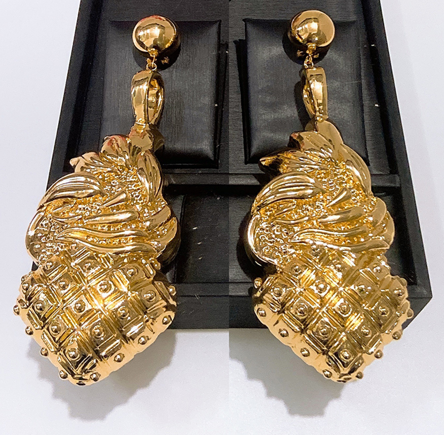 Vintage Gold Hollow Oval Sunbu - огляд і ціна Vintage Fashion Look