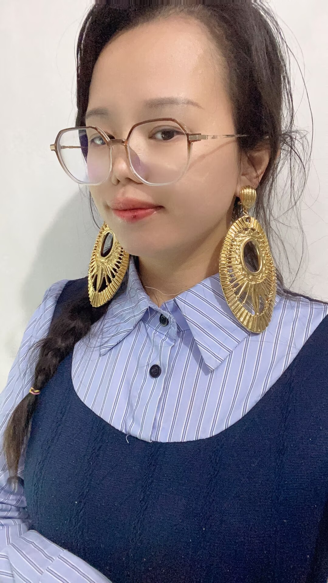 Vintage Gold Hollow Oval Sunbu - огляд і ціна Vintage Fashion Look