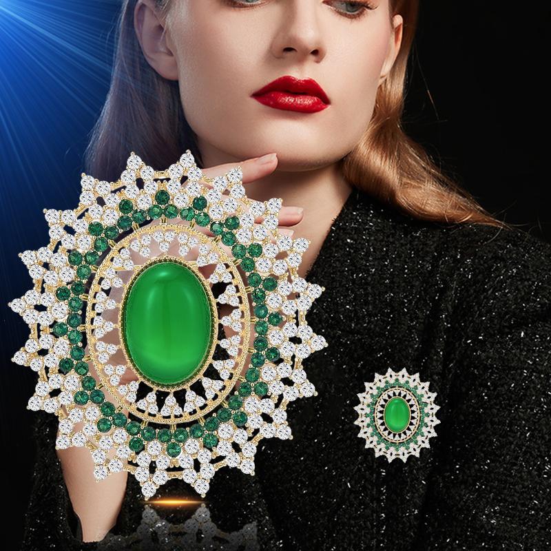 Court Style Emerald Brooch For - огляд і ціна Vintage Fashion Events