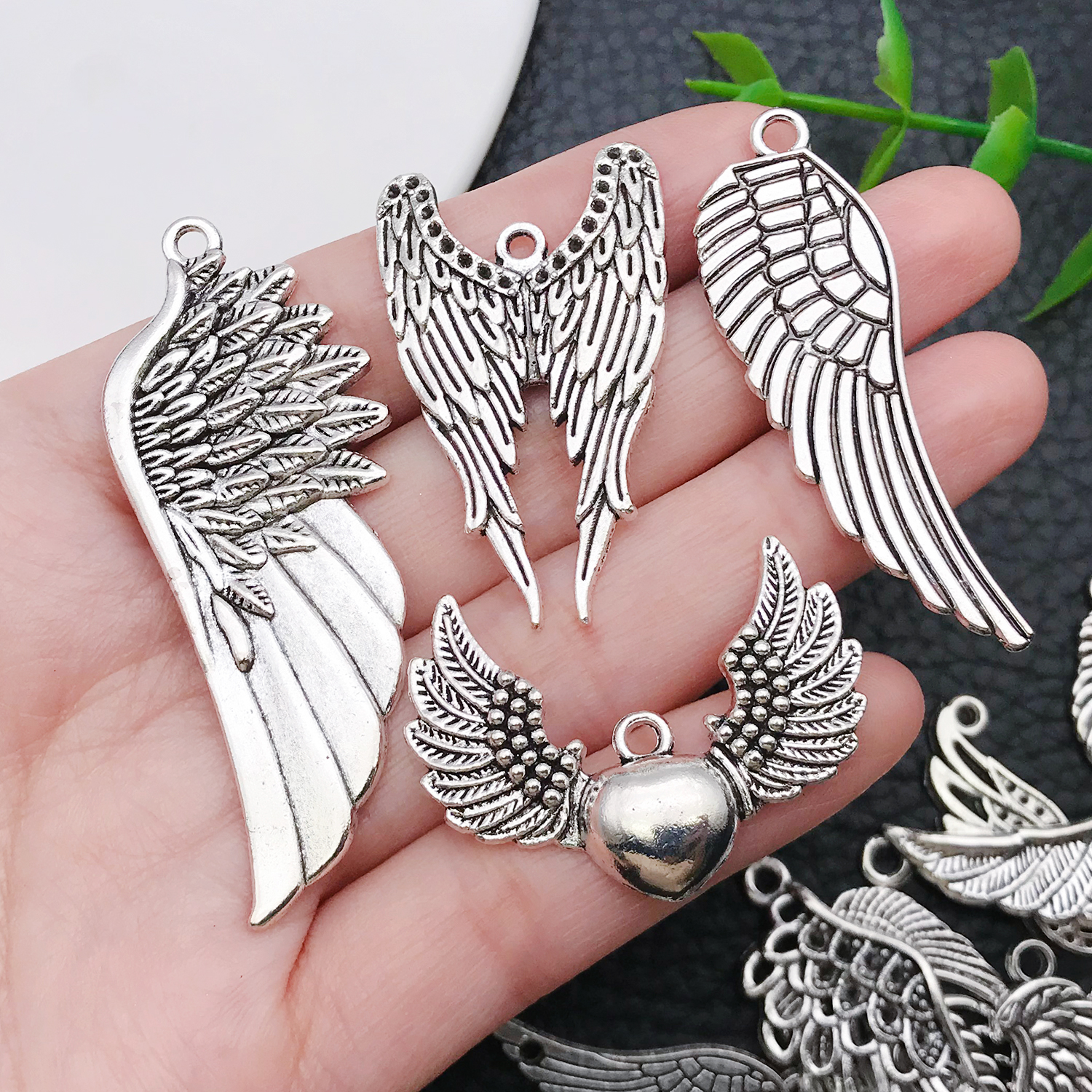 Angel Wing Charms, New 22/42 P - огляд і ціна Vintage Fashion Stores
