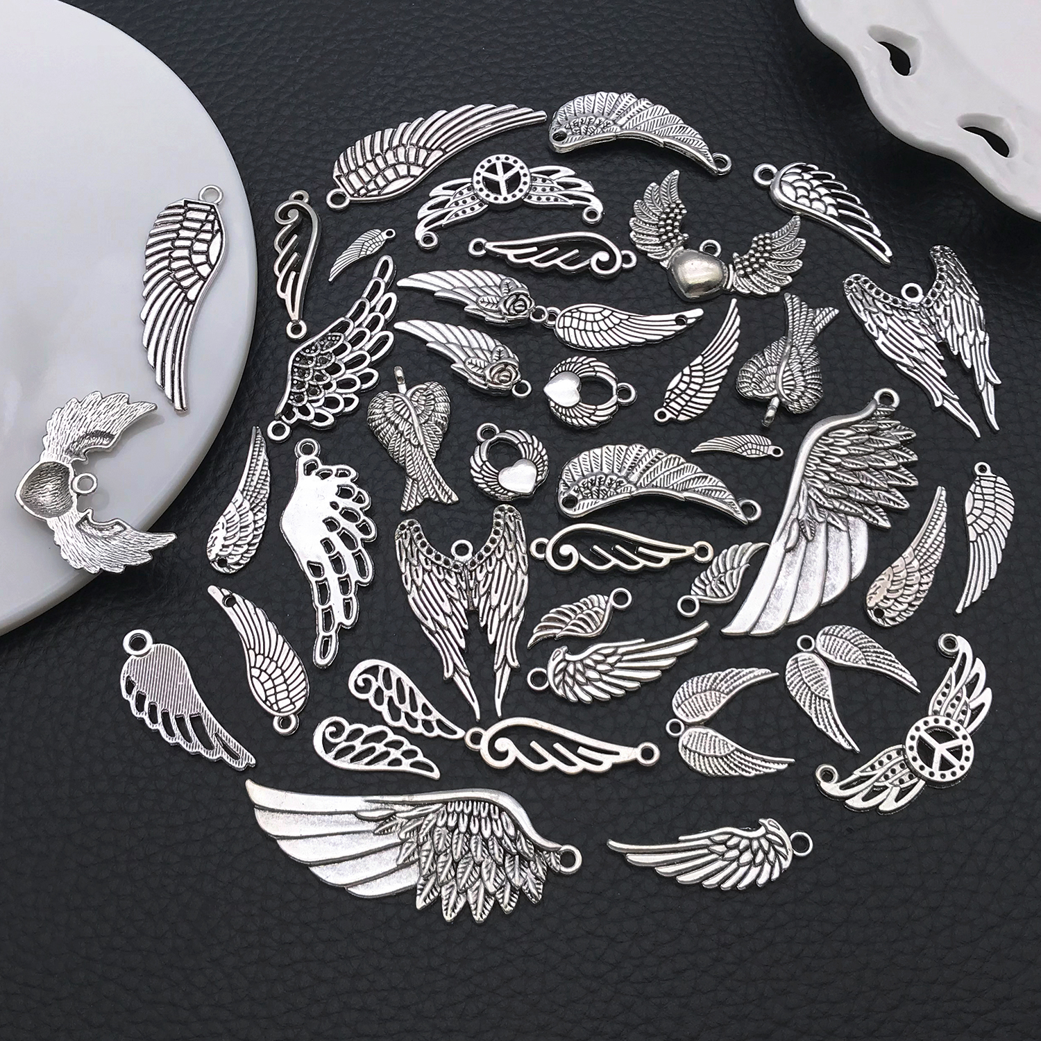 Angel Wing Charms, New 22/42 P - огляд і ціна Vintage Fashion Stores